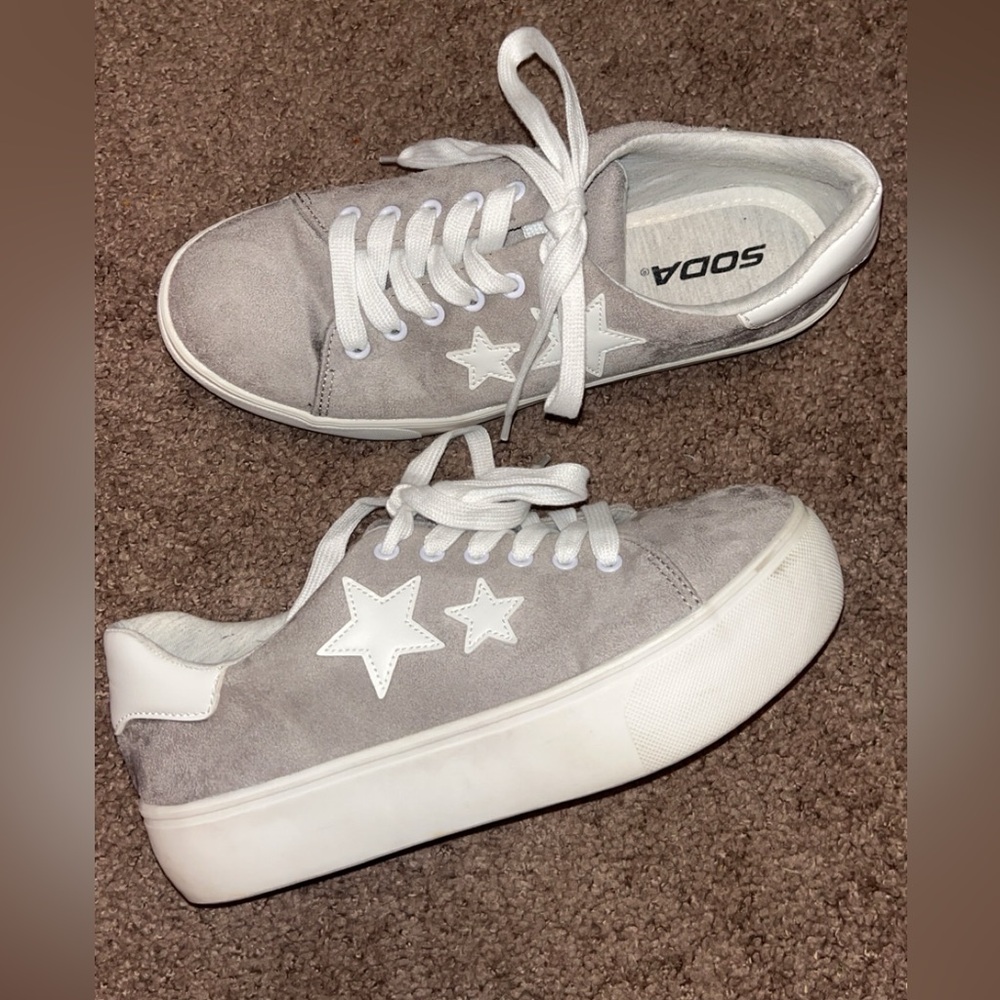 Soda Women's Light Gray Star Sneakers